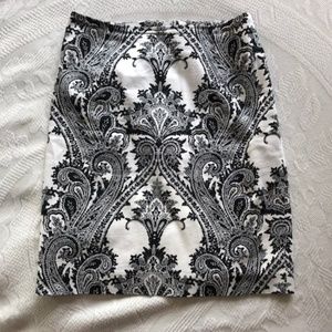 Amanda & Chelsea Black and white pencil skirt